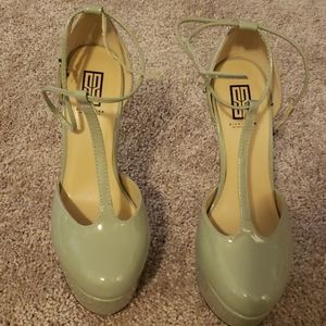 Womans platform heel